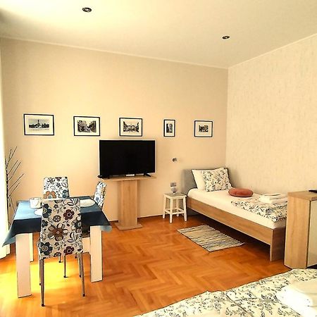 Lavender - City Room With Free Parking Pula Luaran gambar