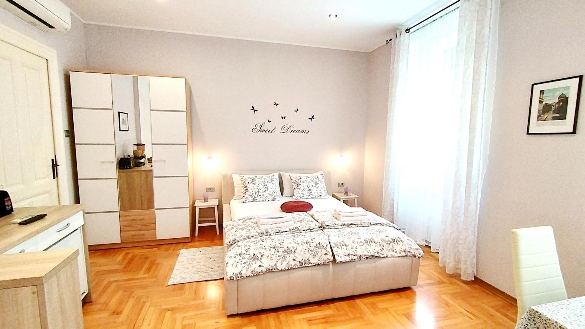 Lavender - City Room With Free Parking Pula Luaran gambar