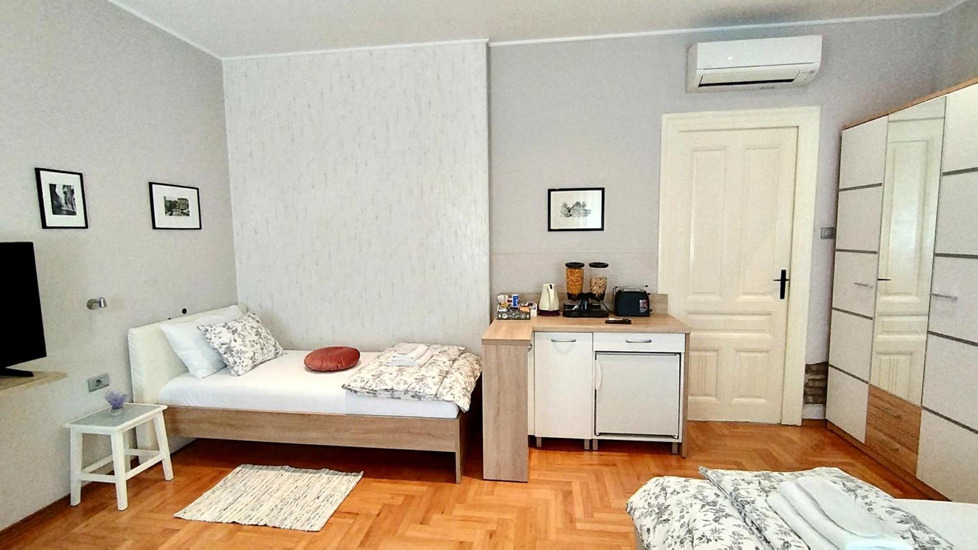 Lavender - City Room With Free Parking Pula Luaran gambar