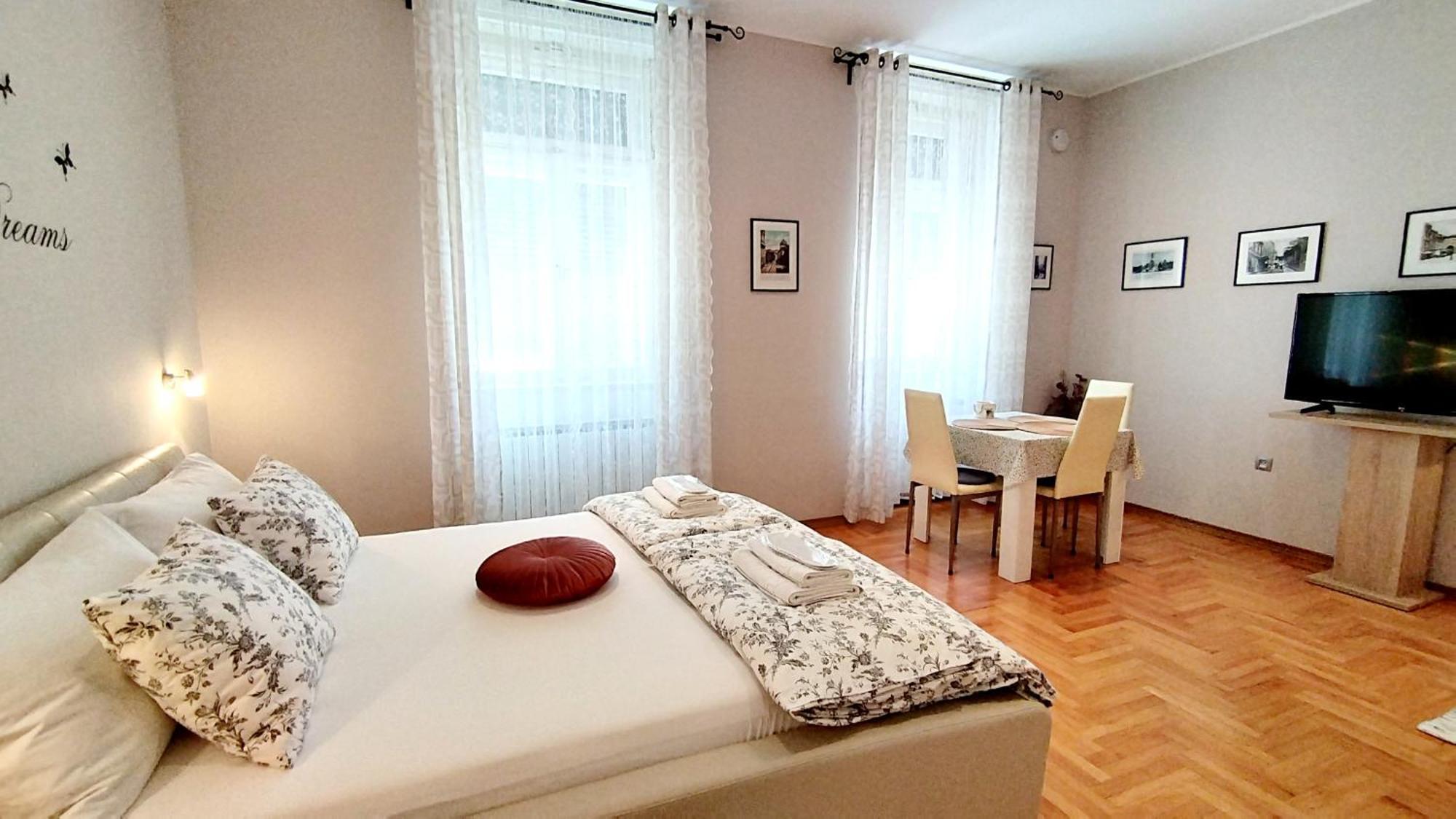 Lavender - City Room With Free Parking Pula Luaran gambar