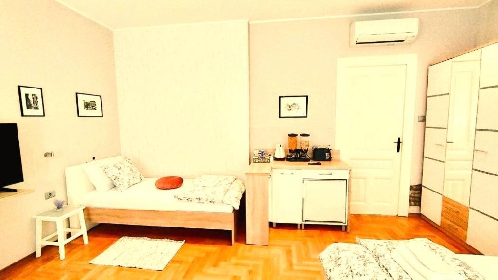 Lavender - City Room With Free Parking Pula Luaran gambar